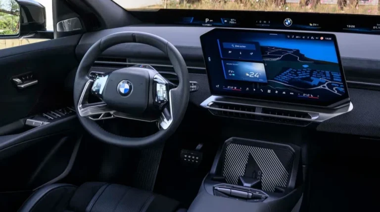 BMW заявляє, що фізичні кнопки у нових авто зникають через молодших покупців
