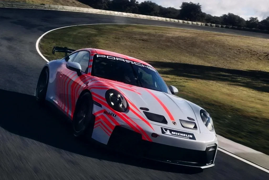 Porsche презентував трекове купе 911 Challenge на базі дорожнього GT3