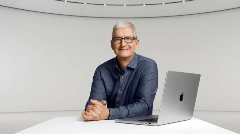 Майже як у нового CEO: Apple затвердила Тіму Куку винагороду після відходу з посади