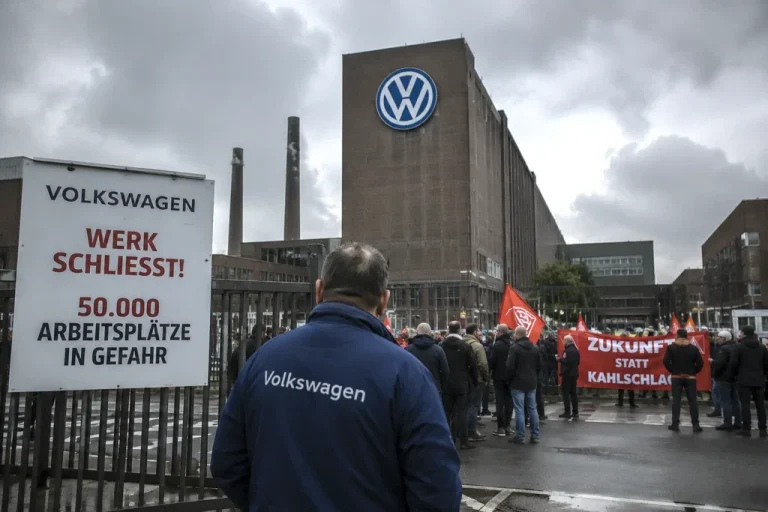 Це катастрофа: Volkswagen закриє 4 заводи і позбавить роботи 50 тисяч німців