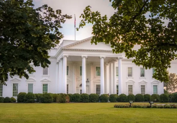 Суд скасував заборону Трампа на акредитацію CNN, MS NOW і Politico у Білому домі