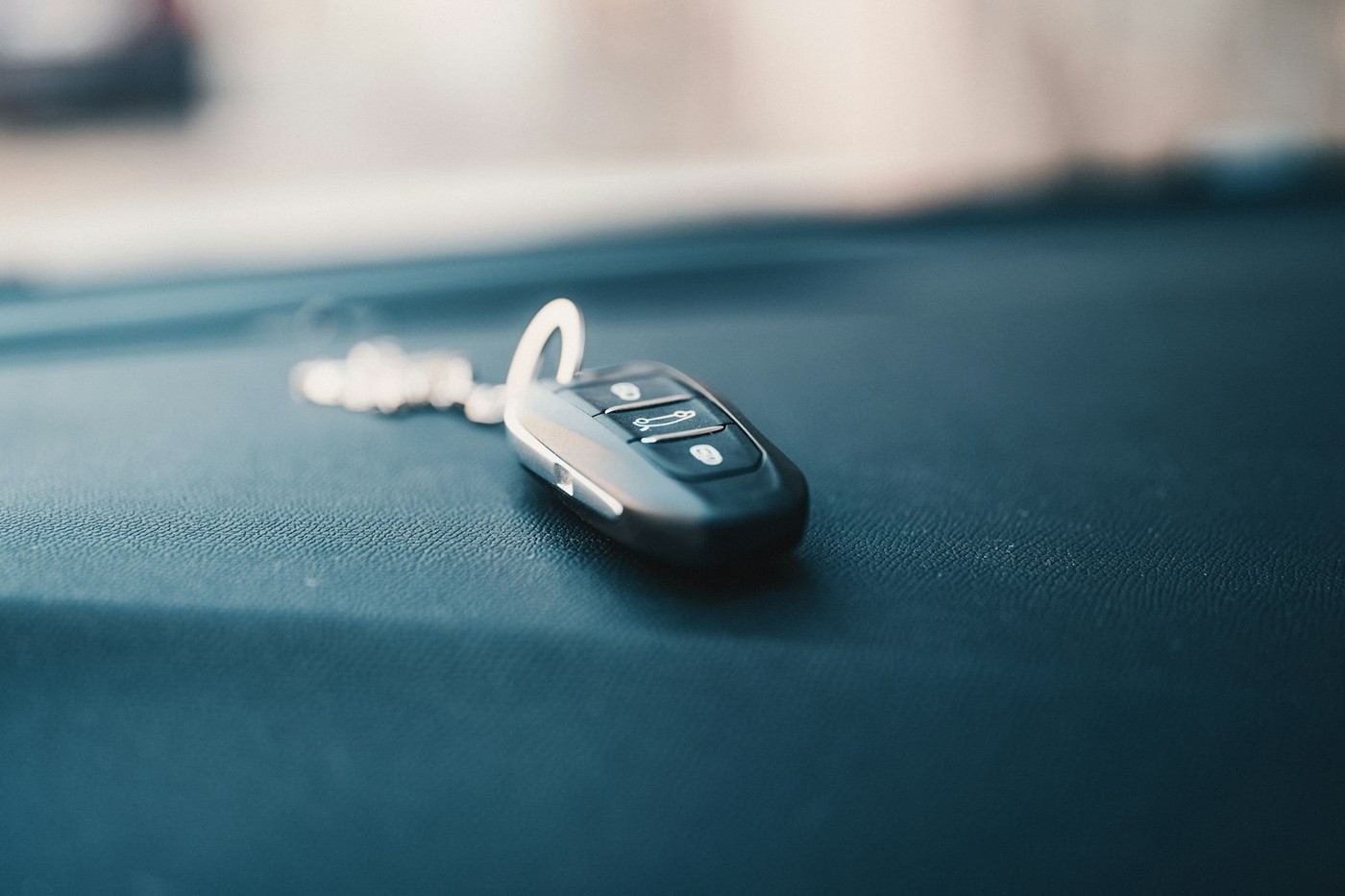Поділ автомобіля при розлученні: власність, кредит і грошова компенсація