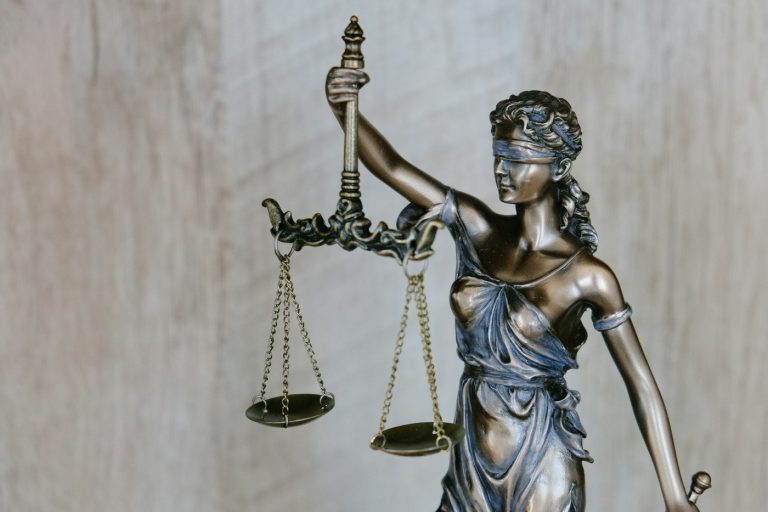 Безоплатна правнича допомога: консультація, адвокат і підтвердження права